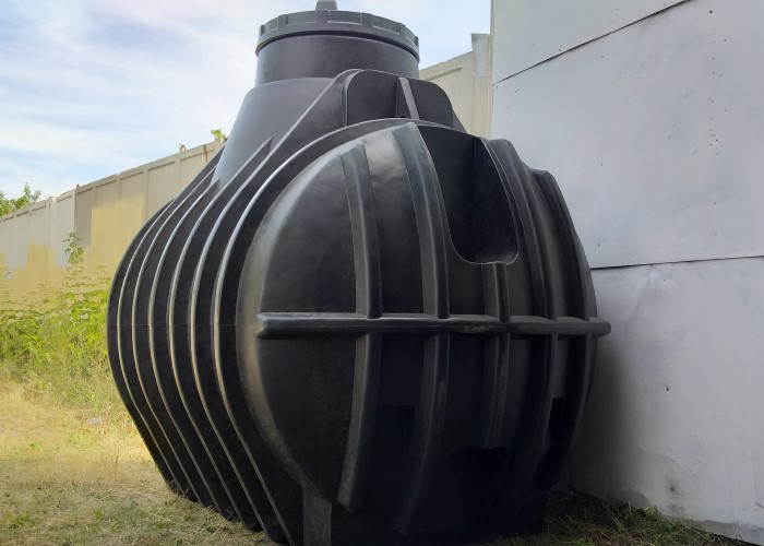Практичный полиэтиленовый подземный накопитель (септик) на 3700 литров
