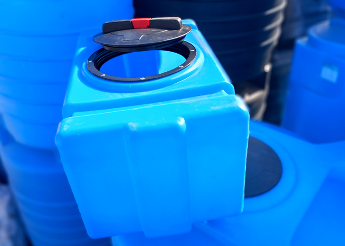 Пластиковый резервуар 150 л для перевозки и хранения воды