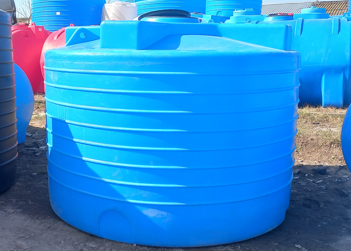 Емкость пластиковая вертикальная 4500 литров